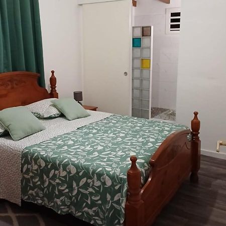 Chez Lucile Et Gilbert Apartman Bouillante Kültér fotó