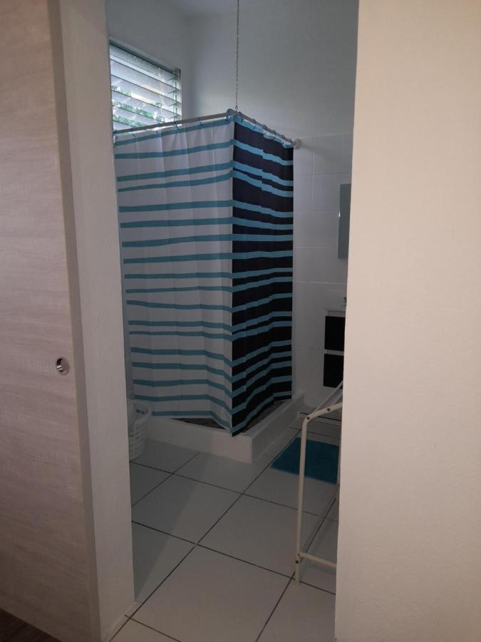 Chez Lucile Et Gilbert Apartman Bouillante Kültér fotó