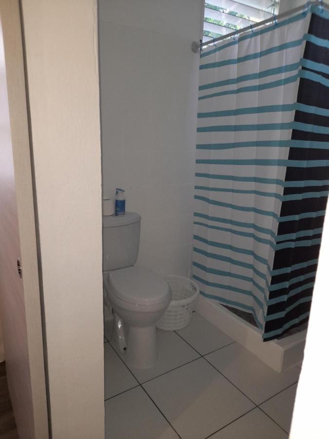 Chez Lucile Et Gilbert Apartman Bouillante Kültér fotó