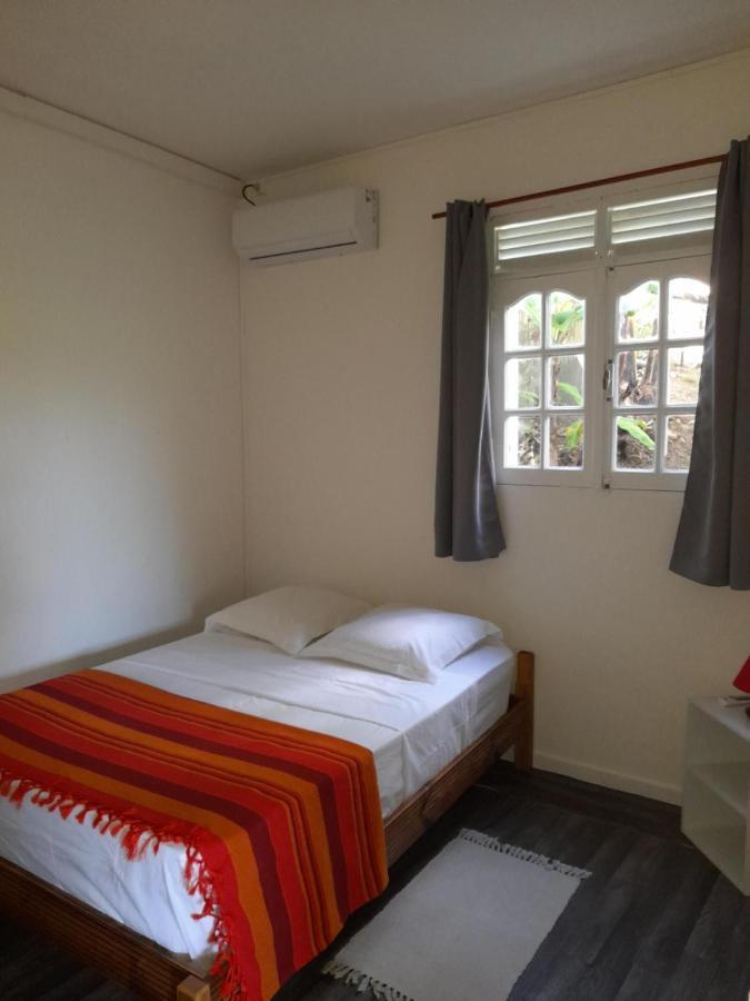 Chez Lucile Et Gilbert Apartman Bouillante Kültér fotó