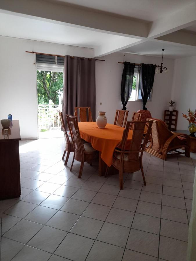Chez Lucile Et Gilbert Apartman Bouillante Kültér fotó
