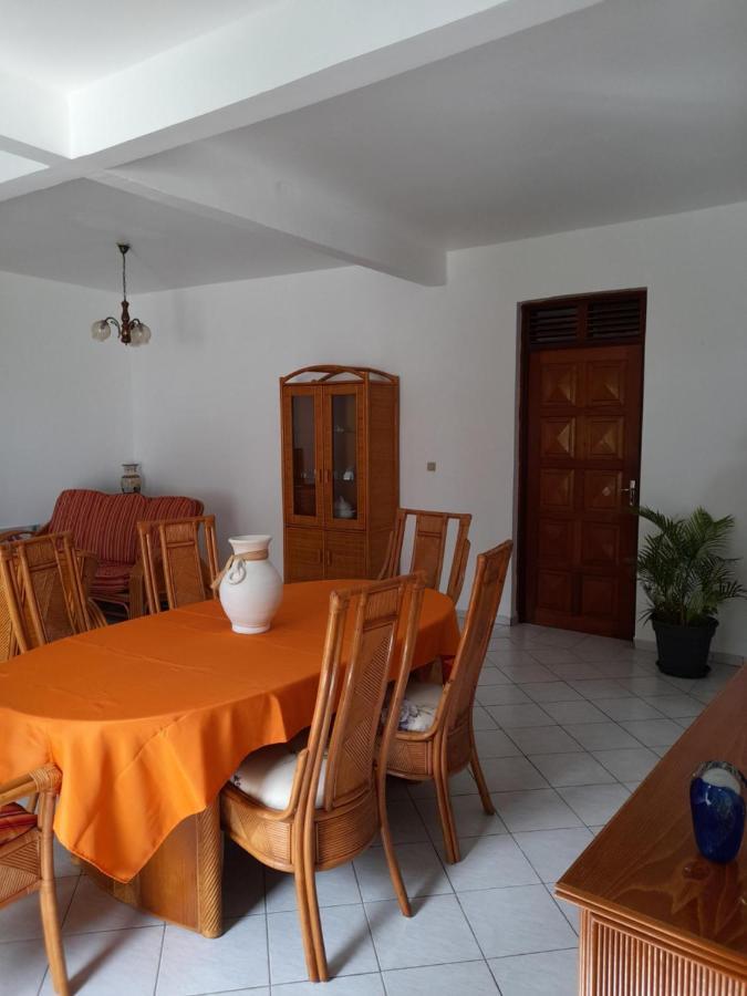Chez Lucile Et Gilbert Apartman Bouillante Kültér fotó