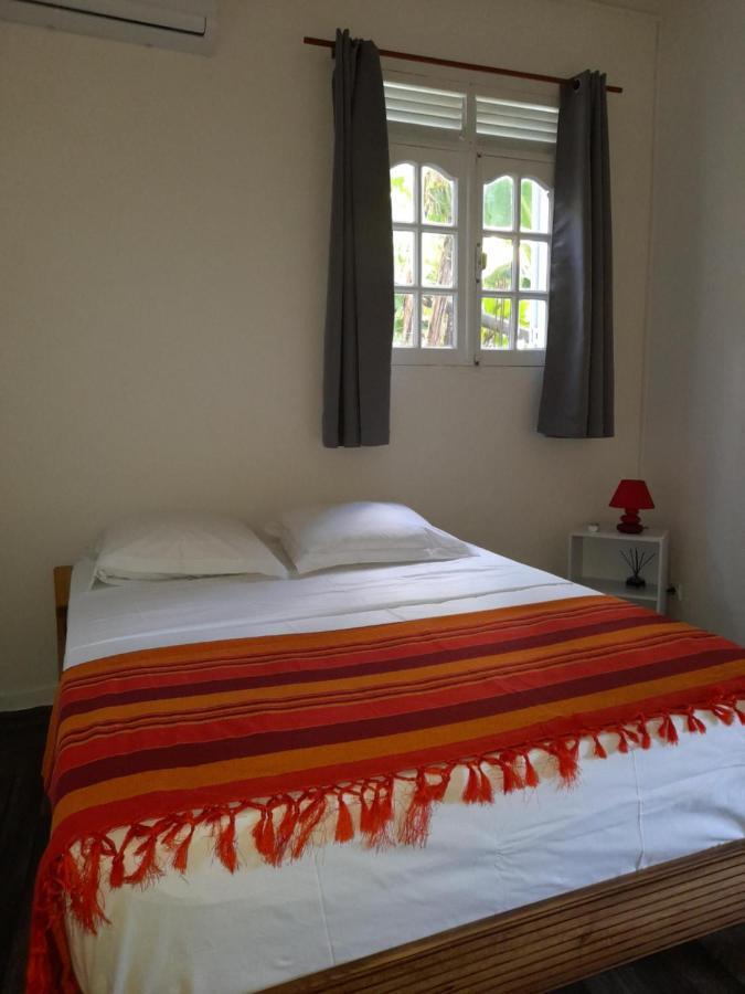 Chez Lucile Et Gilbert Apartman Bouillante Kültér fotó